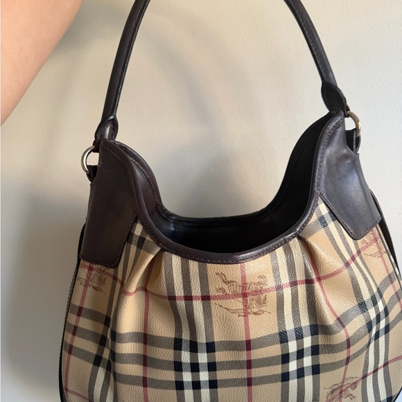 Burberry - Picture 2 of 5